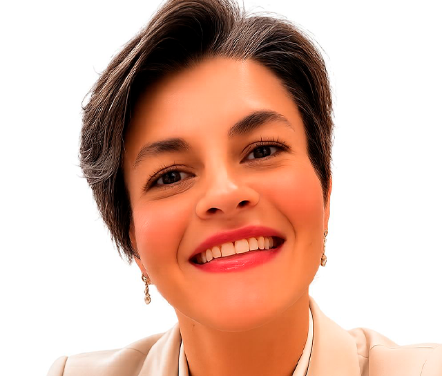 Dra. Karina — especialista em implantes